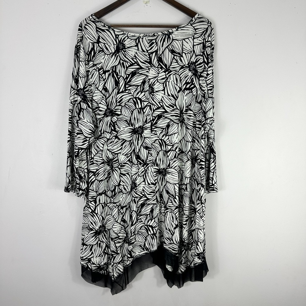 Cupio Woman Tunic‎ 2X Black White Floral Asymmetrical Hem Mesh Trim Boho Top - Picture 9 of 9